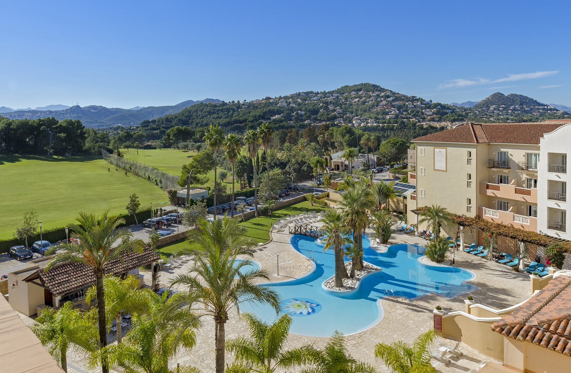 På Denia Marriott La Sella Golf Resort & Spa, kan du njuta av 5-stjärnigt boende i en avslappnad atmosfär.